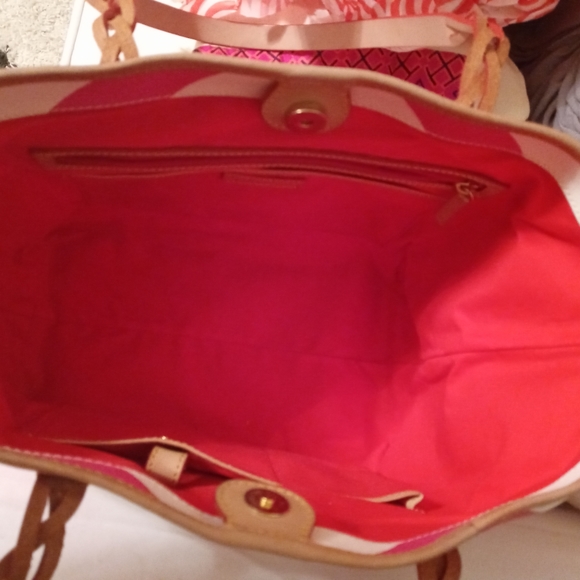 Dooney & Bourke - Picture 2 of 3